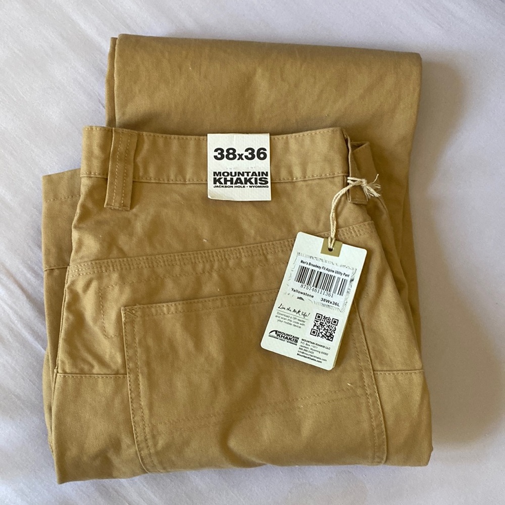 Men’s Mountain Khaki Alpines NWT
